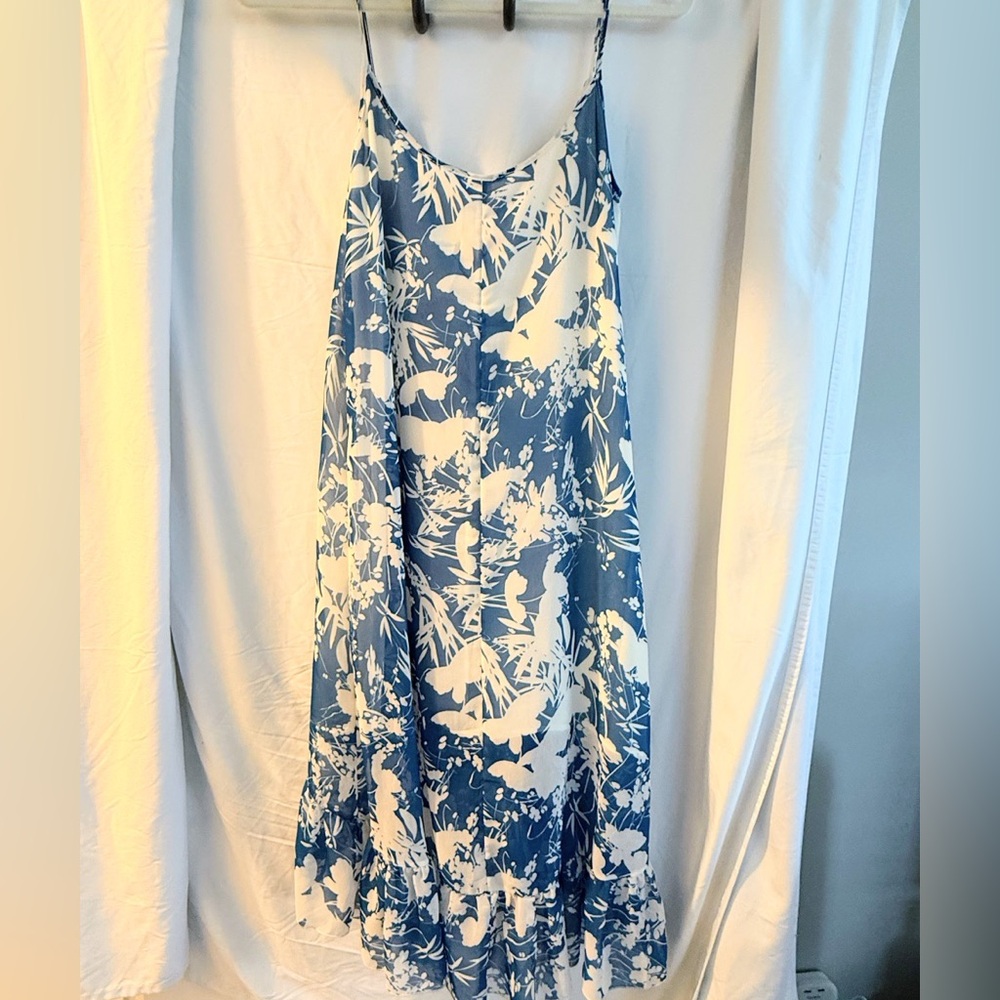 Blue and White Floral Dress - Picture 2 of 4